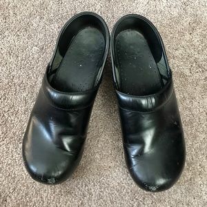 🌟5 FOR 25!!!🌟 BLACK PATENT LEATHER DANSKOS!!!